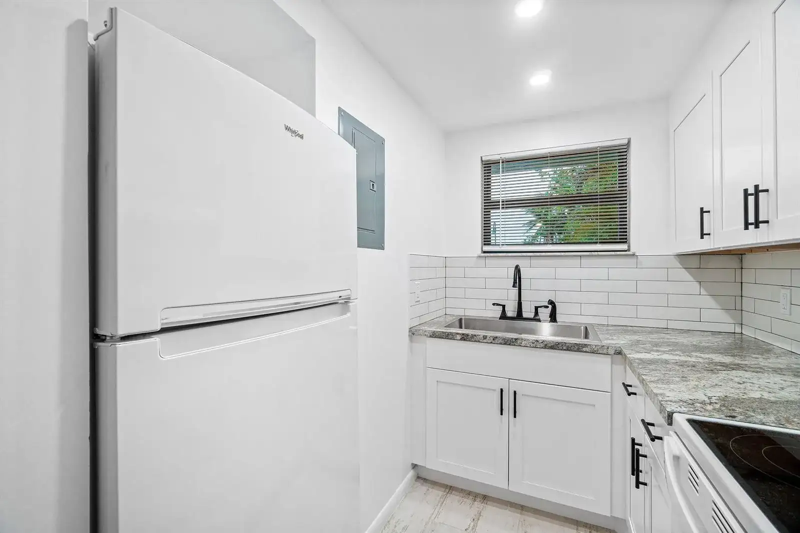 626 N Federal Highway Unit 3, FL 33460 photo 3