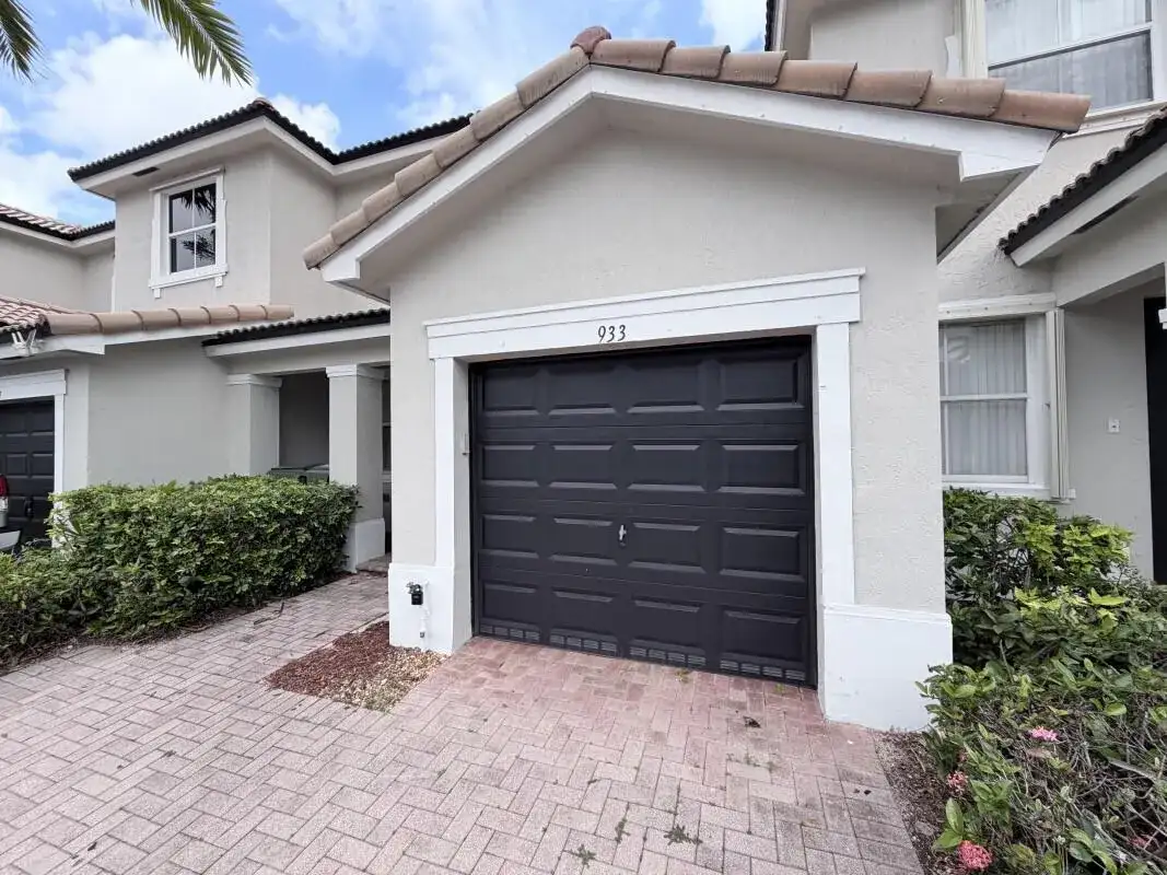 933 NE 42nd Avenue, Homestead FL 33033 photo 2