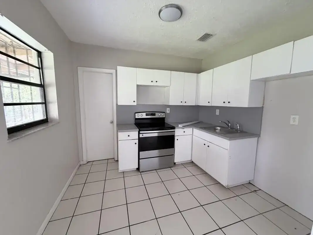 639 SW 3rd Terrace, Homestead FL 33034 photo 3