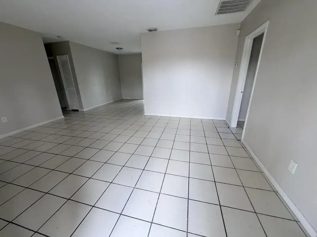639 SW 3rd Terrace, Homestead FL 33034 photo 4