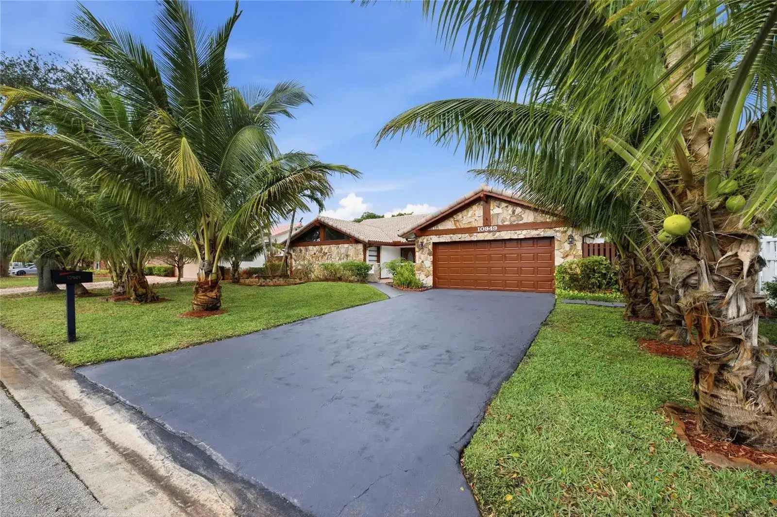 10949 NW 1st Manor, Coral Springs FL 33071 photo 2