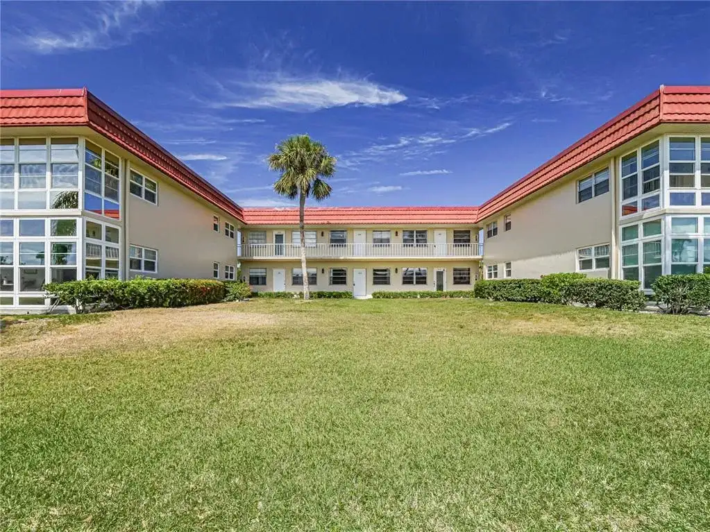 76 Royal Oak Drive # 104, Vero Beach FL 32962 photo 2