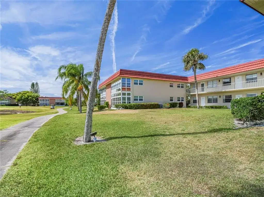 76 Royal Oak Drive # 104, Vero Beach FL 32962 photo 3