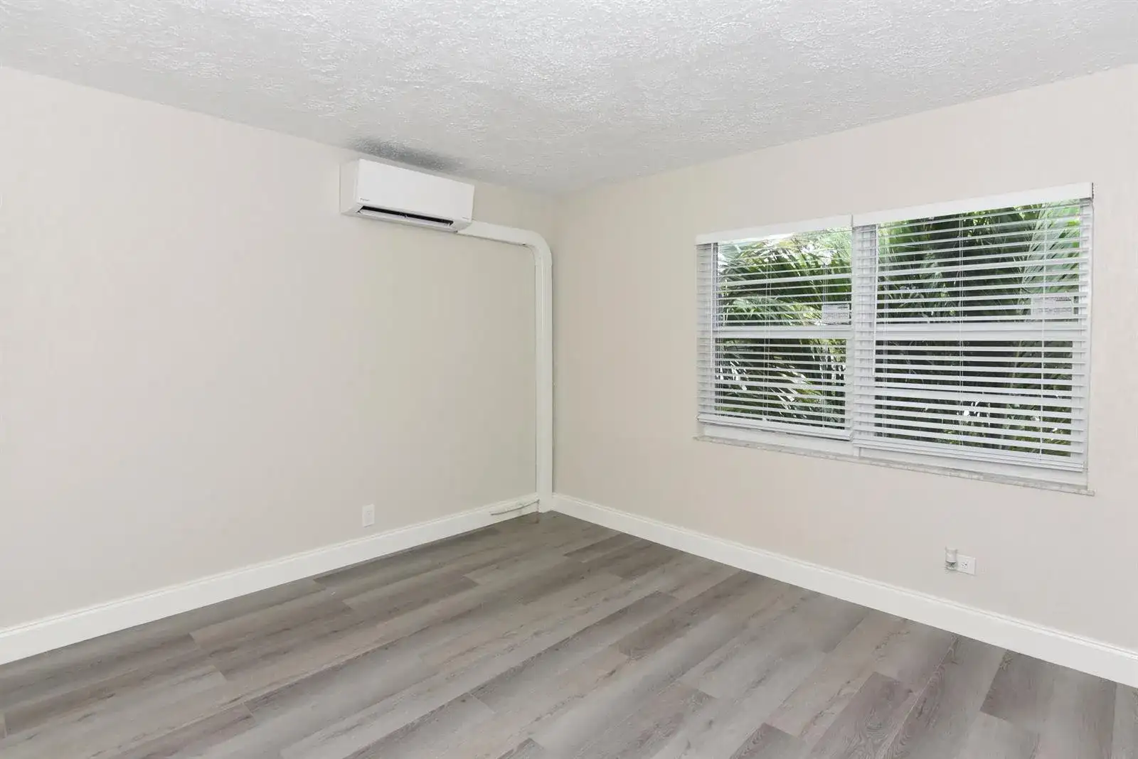 605 N Federal Highway # 7, FL 33460 photo 2