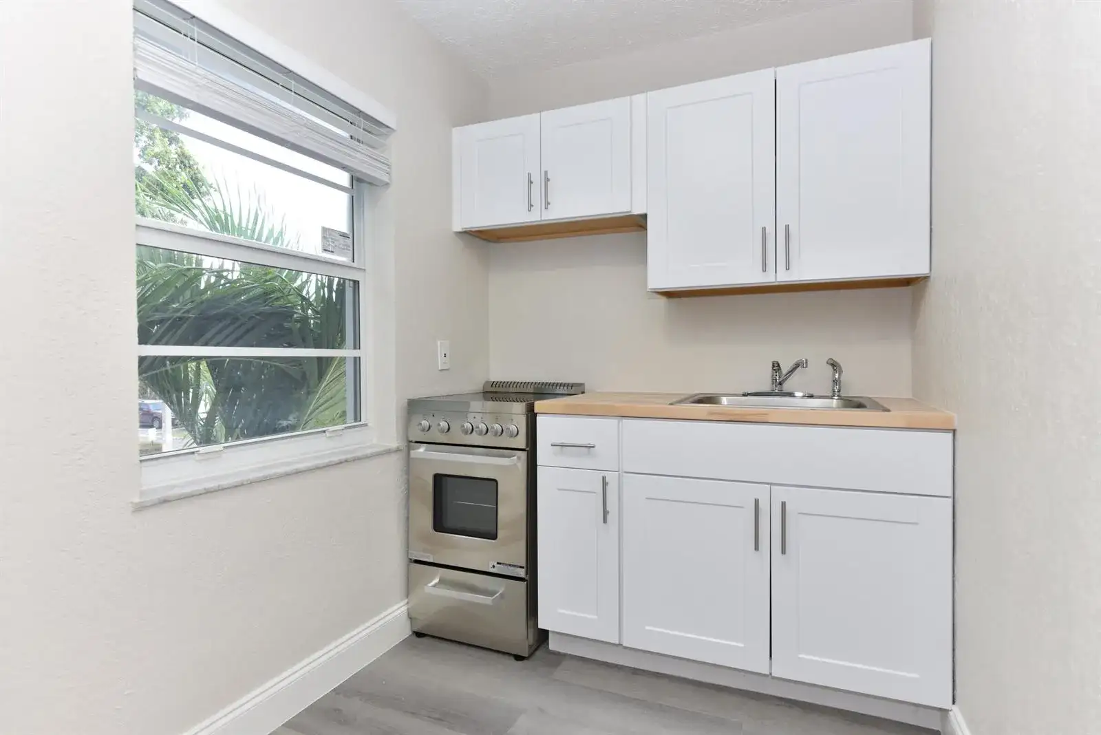 605 N Federal Highway # 7, FL 33460 photo 4