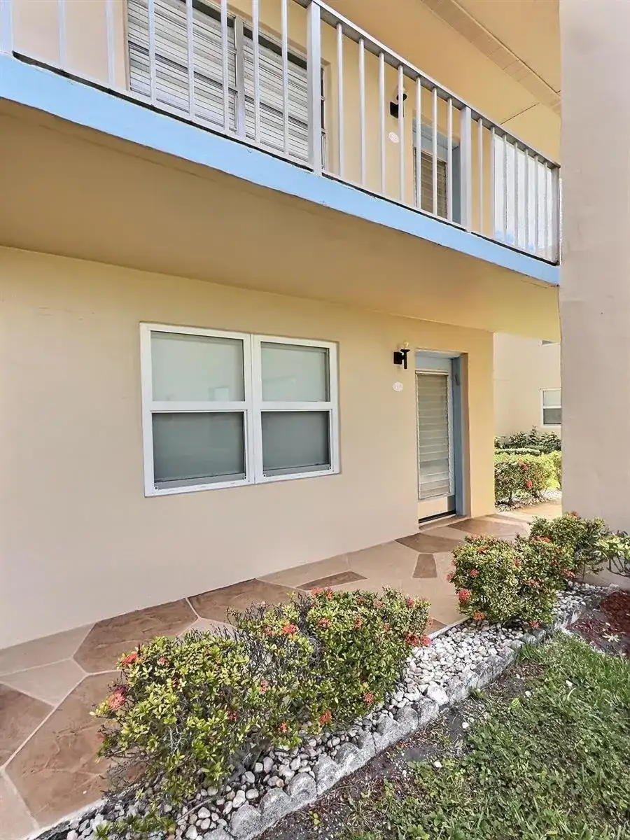 199 E Burgundy E, Delray Beach FL 33484 photo 3