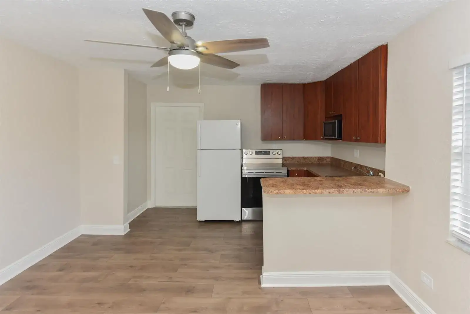 605 N Federal Highway # 9, FL 33460 photo 2