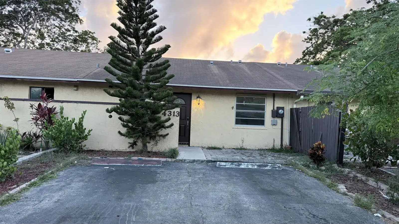 4313 NW 6th Avenue, Pompano Beach FL 33064 photo 2