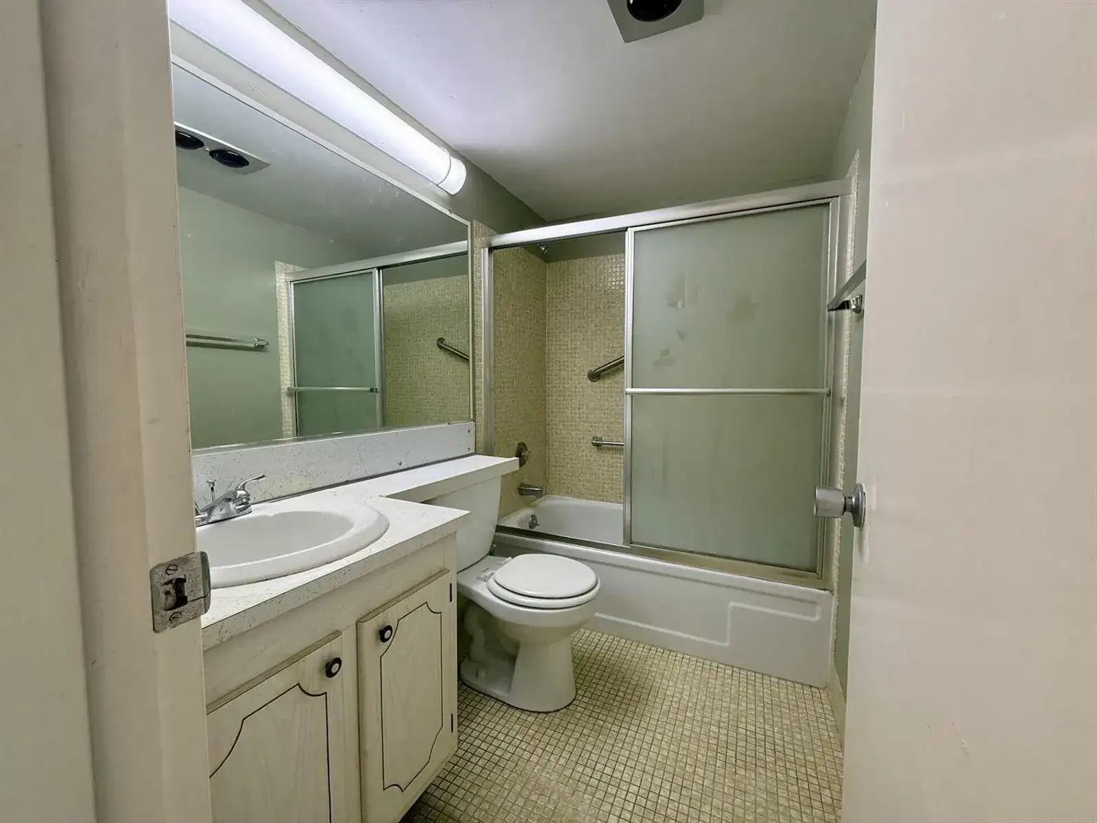 32 Kingswood B, West Palm Beach FL 33417 photo 5