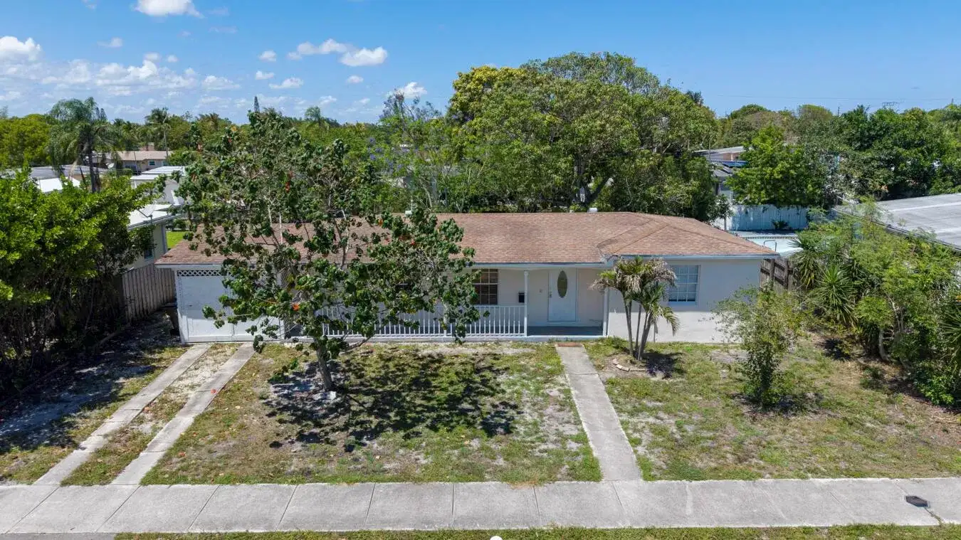 261 NE 42nd Street, Deerfield Beach FL 33064 photo 4