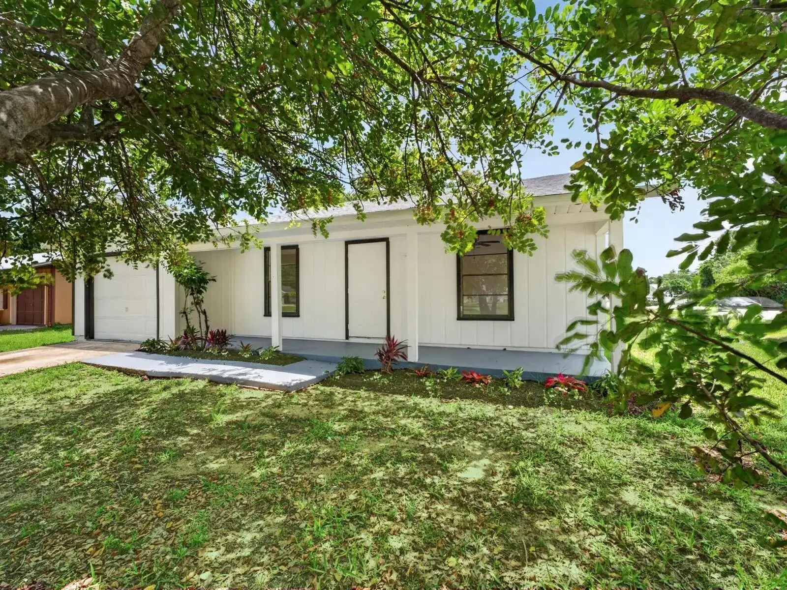 2575 1st Place, Vero Beach FL 32962 photo 2