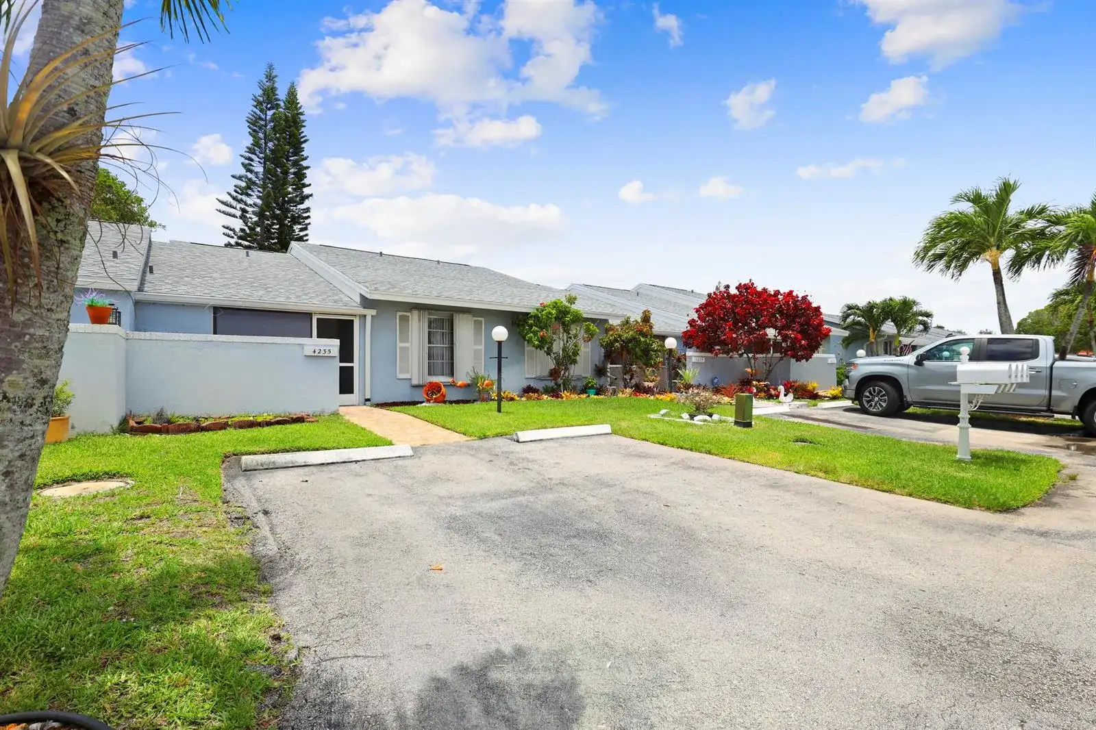 4235 Lucerne Villas Lane, FL 33467 photo 3