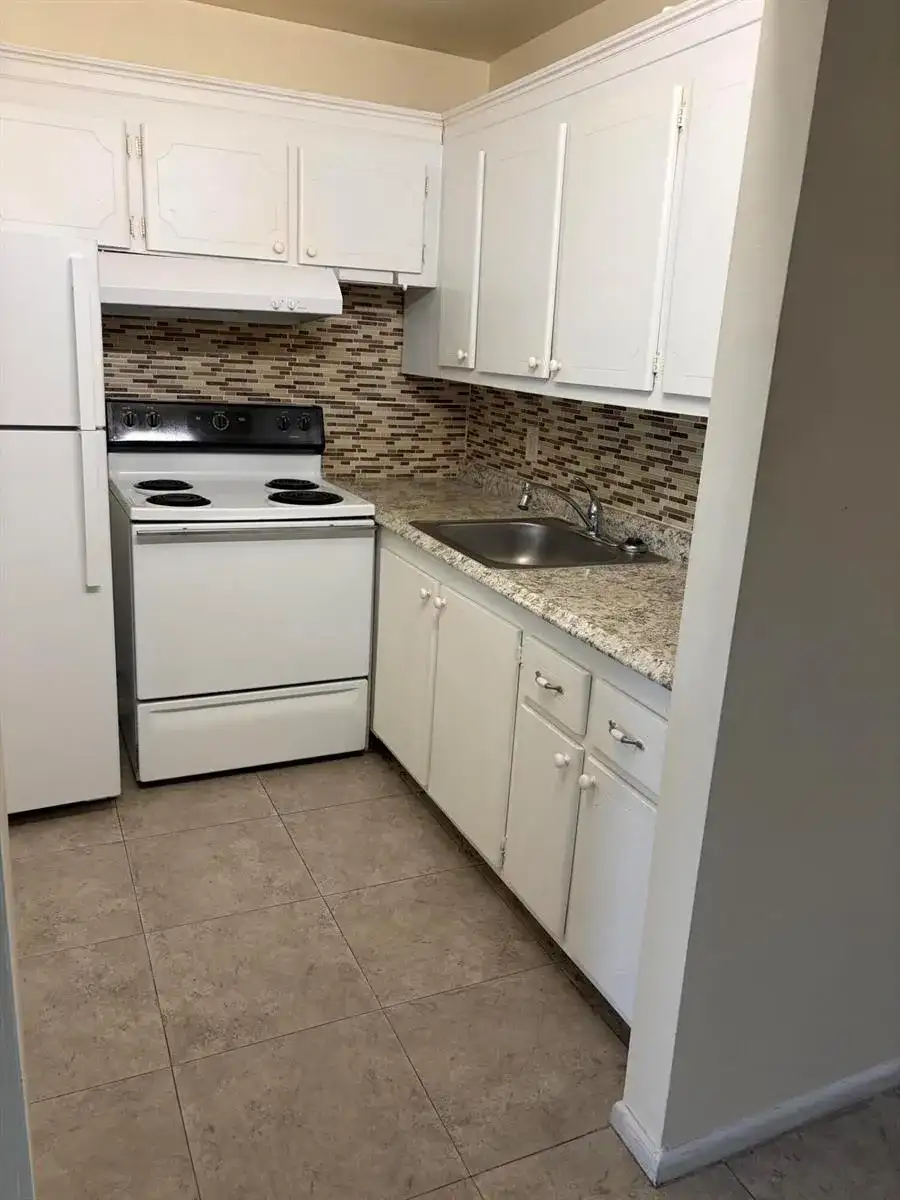 220 Berkshire K # 220, West Palm Beach FL 33417 photo 4