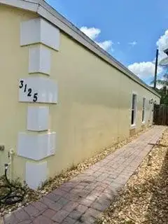 3125 Shelby Way, Palm Springs FL 33461 photo 3