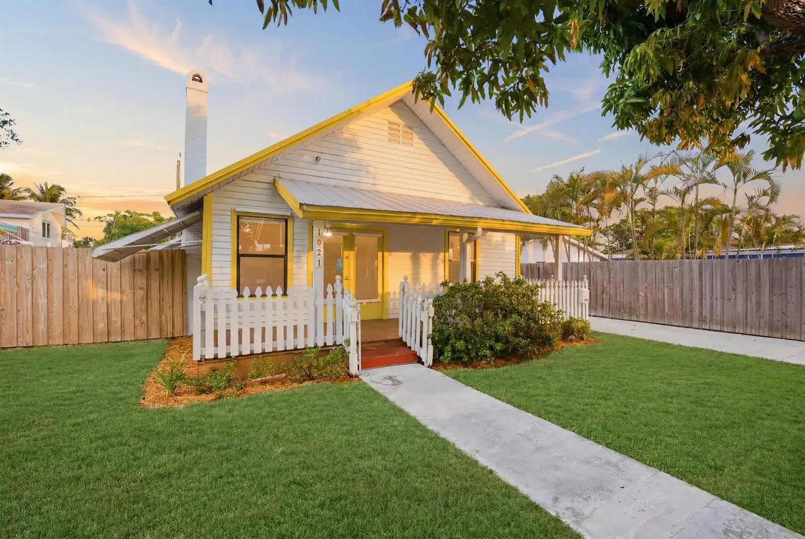 1021 S N Street, FL 33460 photo 3