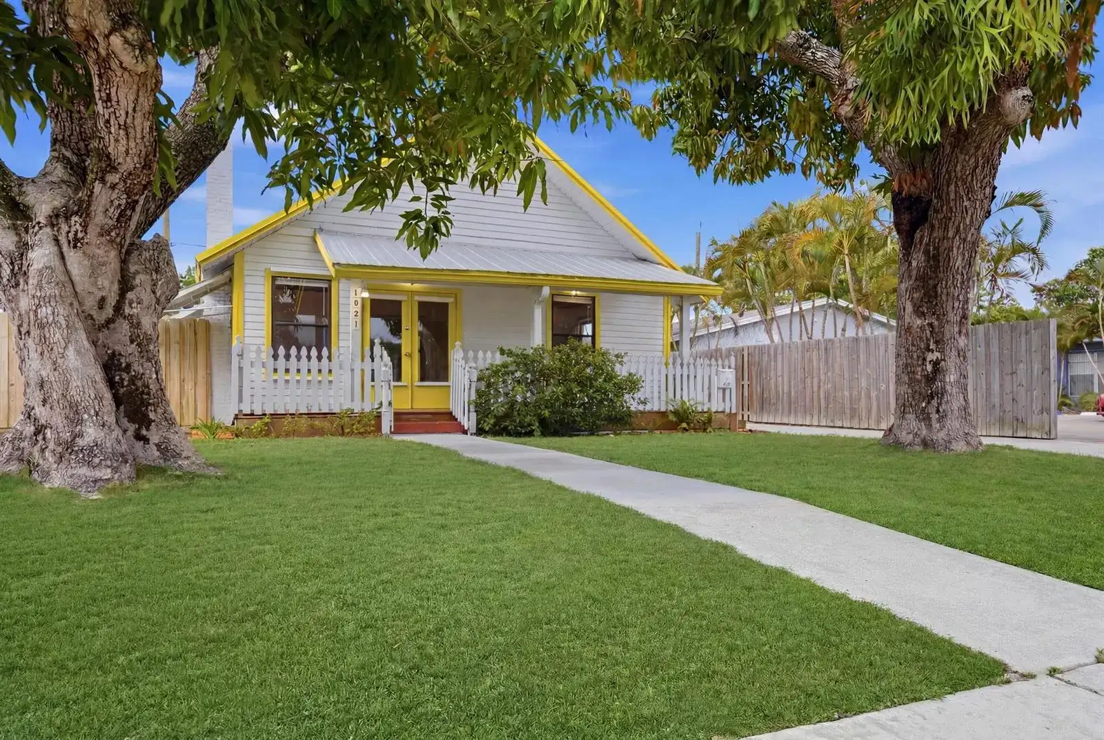 1021 S N Street, FL 33460 photo 4