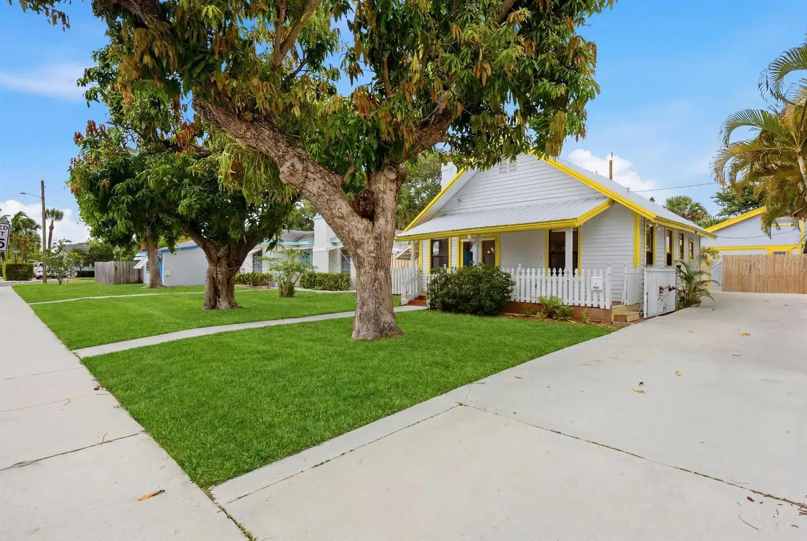 1021 S N Street, FL 33460 photo 5
