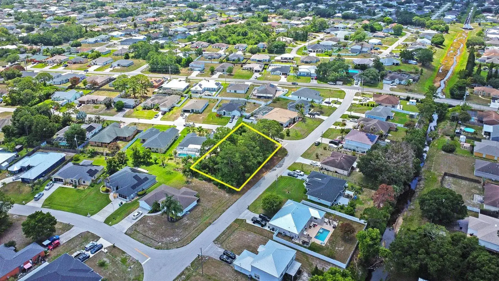 1399 SW Halford Avenue, FL 34953 photo 2