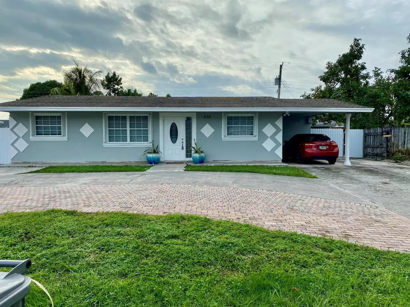 635 Casper Avenue, FL 33413 photo 2