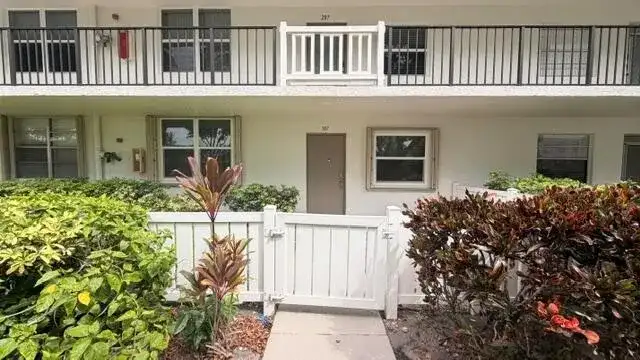 24 Abbey Lane # 107, Delray Beach FL 33446 photo 2