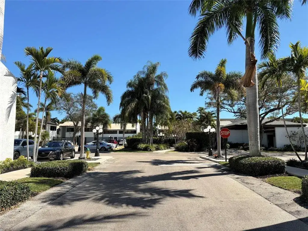 3900 NE 18th Avenue # 40h, Oakland Park FL 33334 photo 4