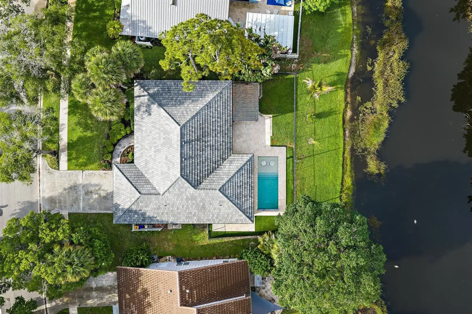18169 Lake Bend Drive, Jupiter FL 33458 photo 2
