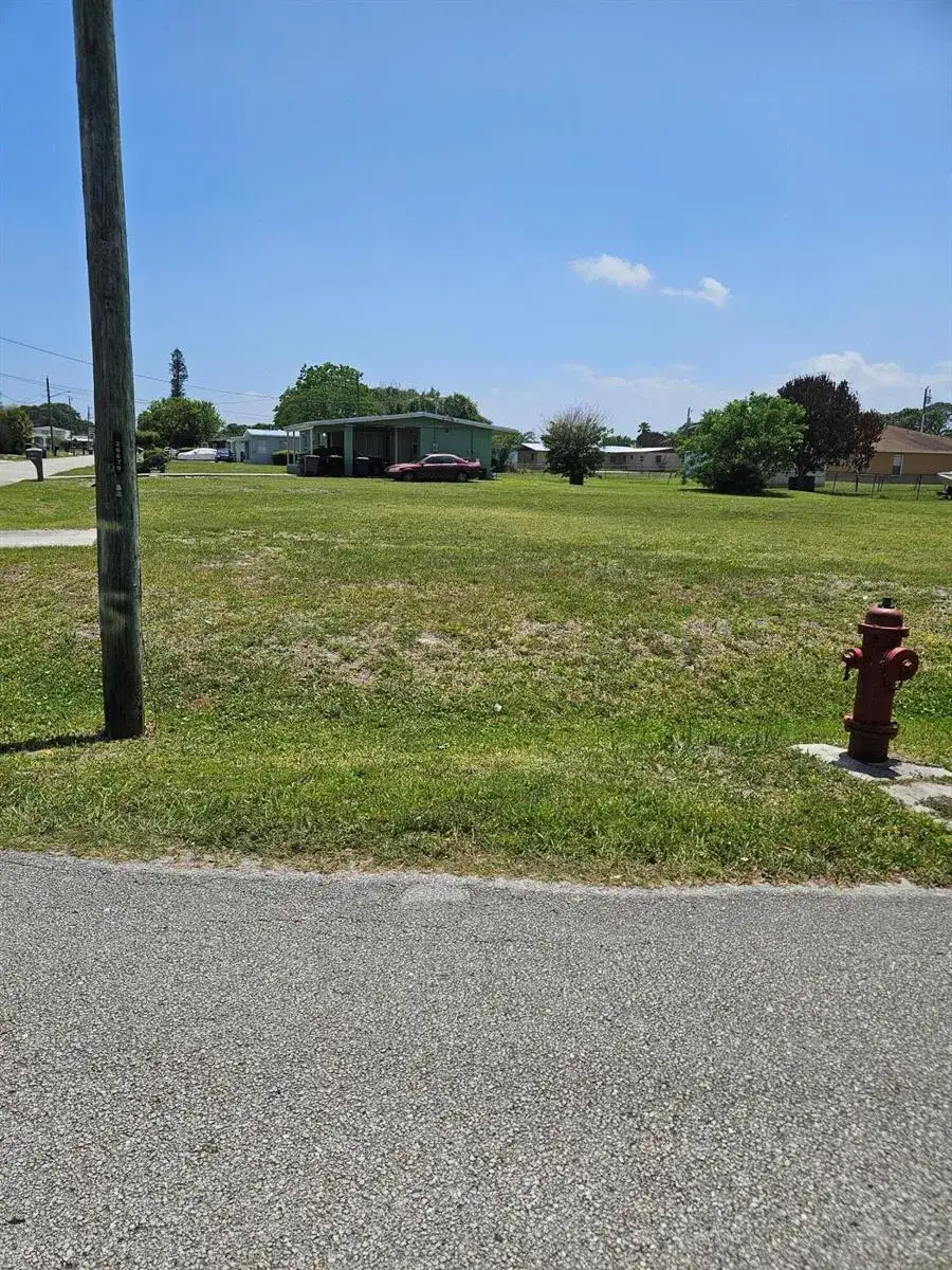 1909 N 16th Street, Fort Pierce FL 34950 photo 2