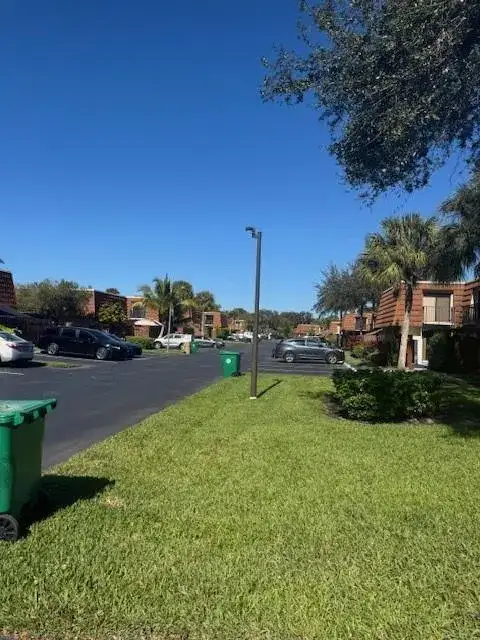1210 SW 118th Terrace, Davie FL 33325 photo 2