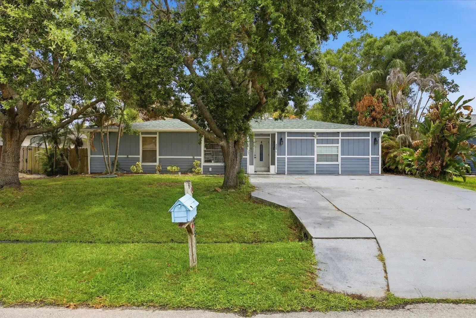 325 NW Dearman Street, Port St. Lucie FL 34983 photo 2