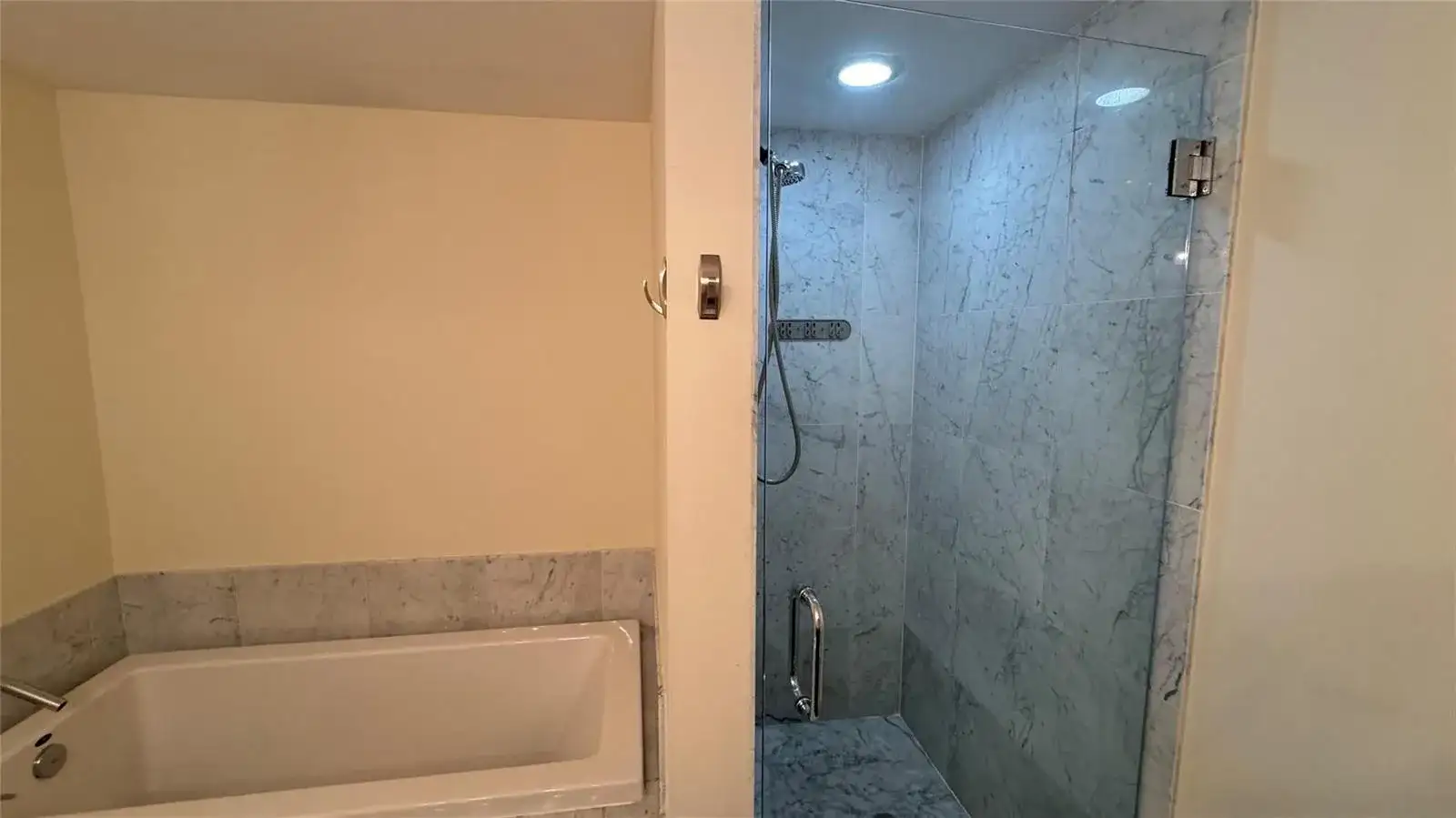 253 NE 2nd Street # 3208, Miami FL 33132 photo 2