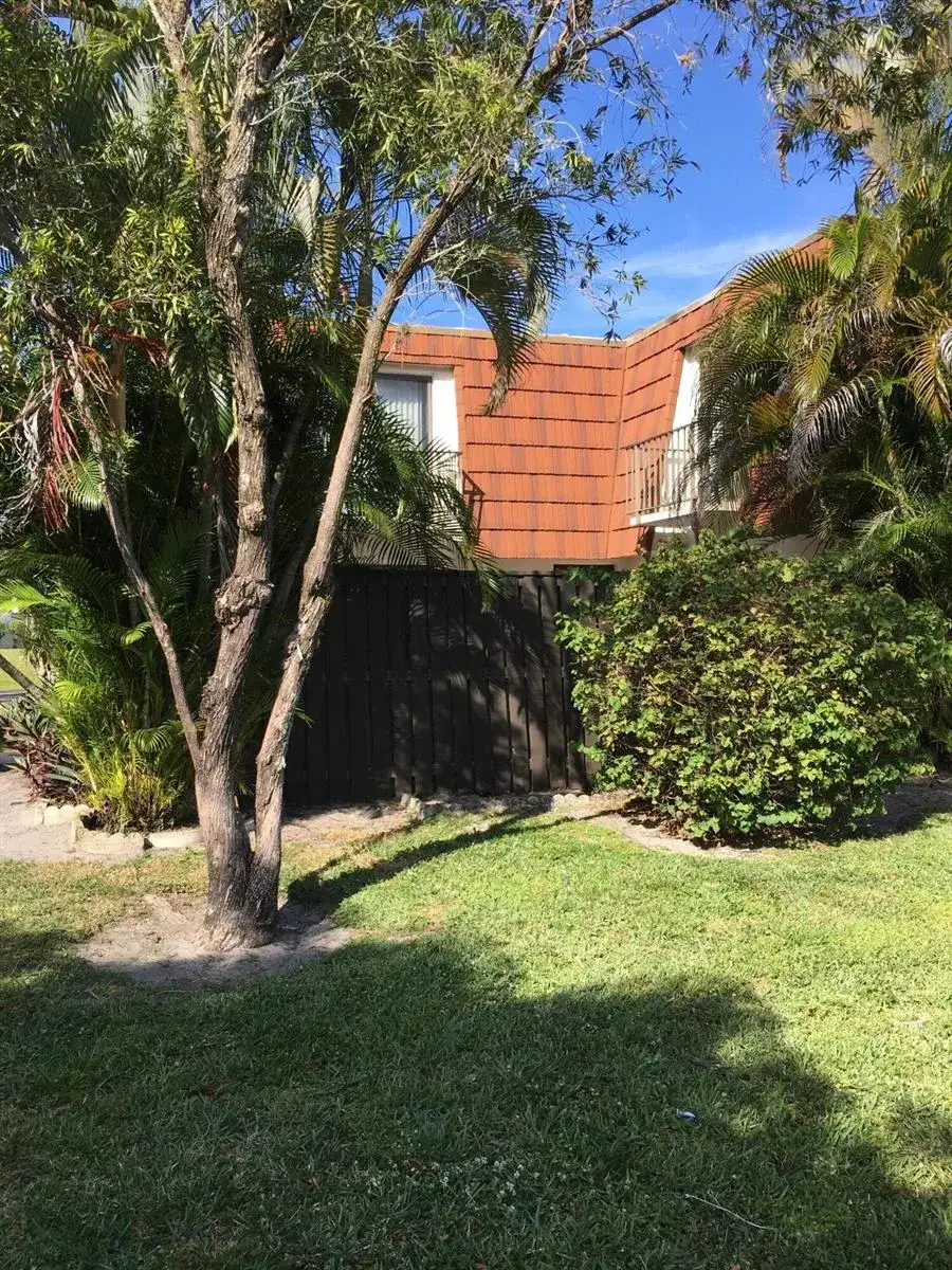 2233 White Pine Circle # D, FL 33415 photo 2