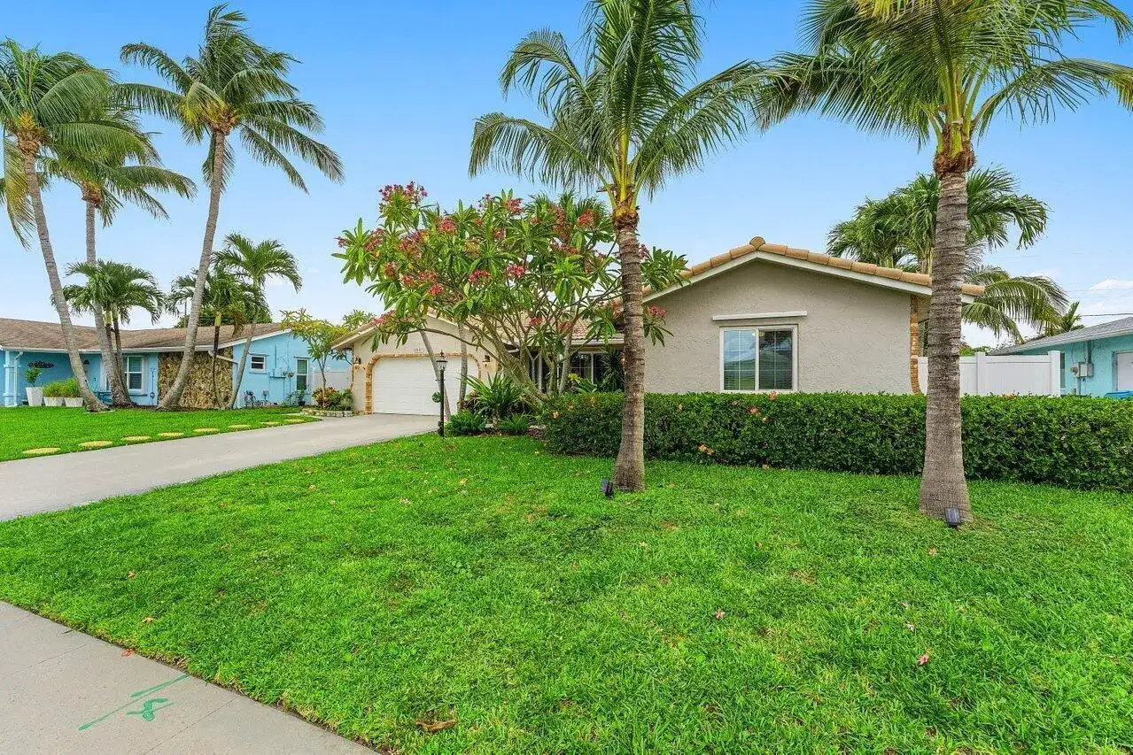 2527 SW 12th Street, Boynton Beach FL 33426 photo 2