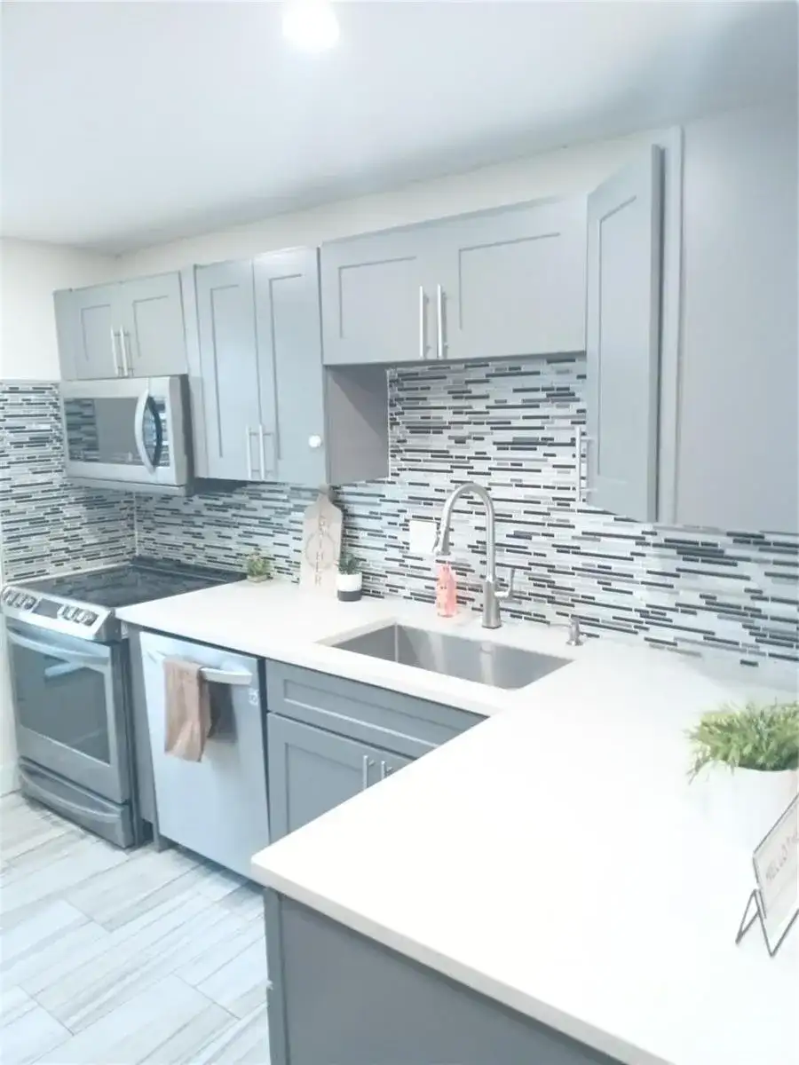 4170 Inverrary Drive # 412, Lauderhill FL 33319 photo 2