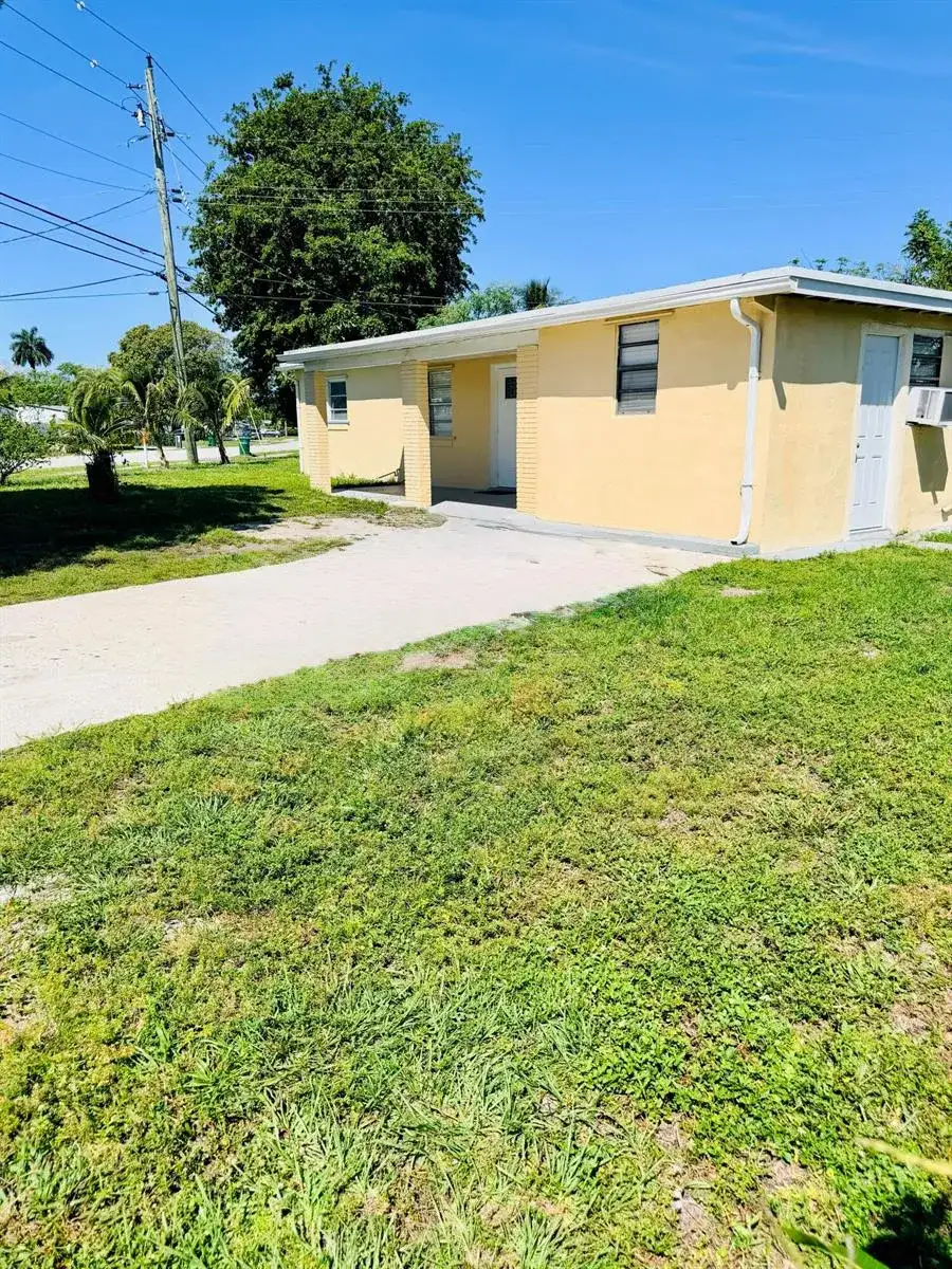 5755 Winfield Boulevard, Margate FL 33063 photo 2