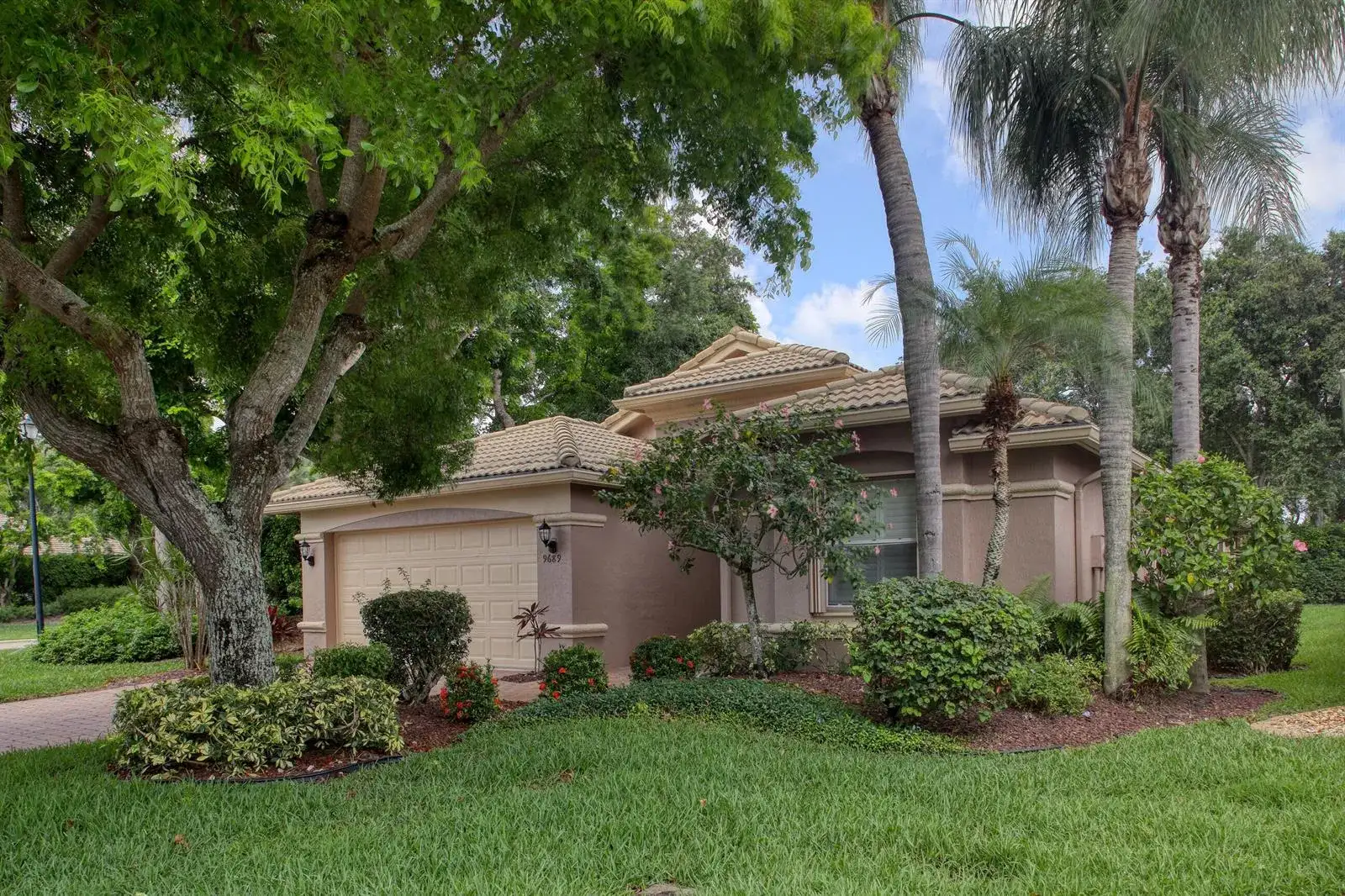 9689 Positano Way, Lake Worth FL 33467 photo 2