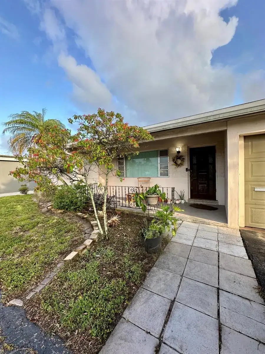 7000 SW 11th Street, Pembroke Pines FL 33023 photo 5