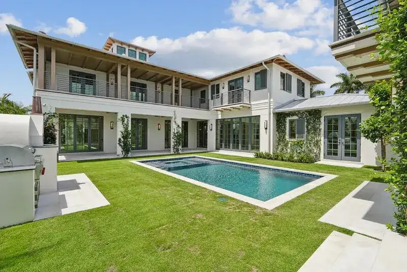 125 Worth Court N, West Palm Beach FL 33405 photo 3