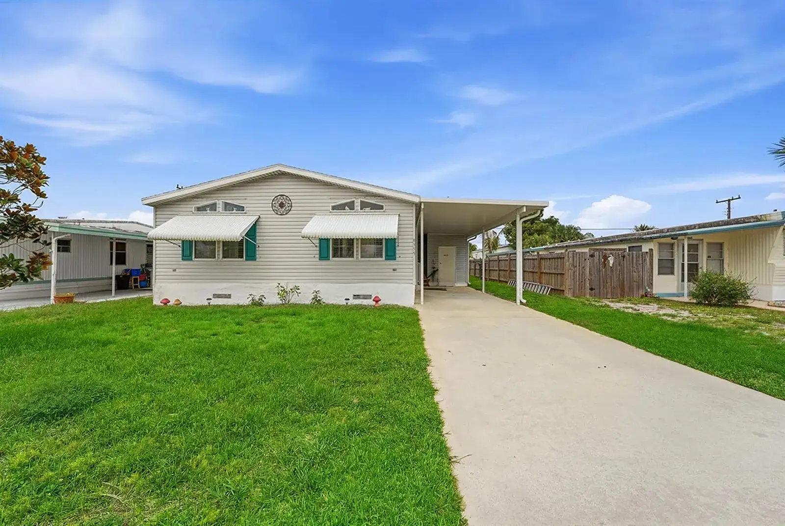8355 SE Wren Avenue, Hobe Sound FL 33455 photo 3