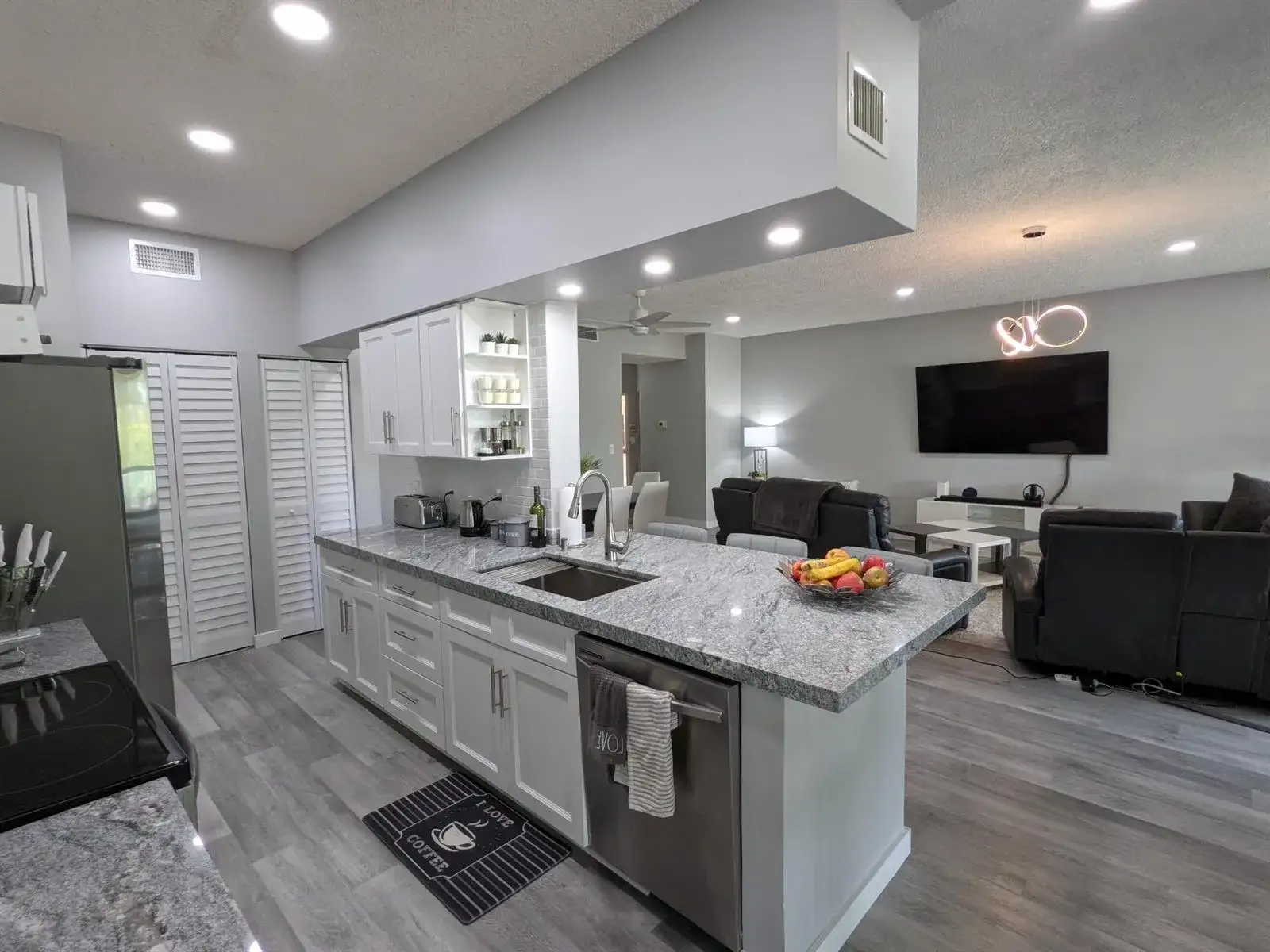 105 Half Moon Circle # F2, Hypoluxo FL 33462 photo 2