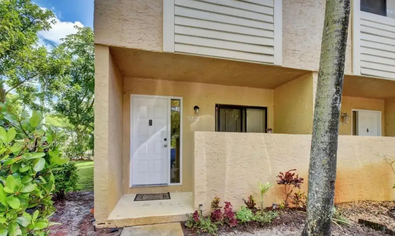 9270 NW 40th Street, Coral Springs FL 33065 photo 2