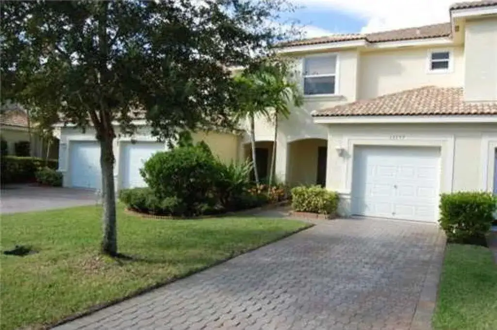 13377 Georgian Court, Wellington FL 33414 photo 2
