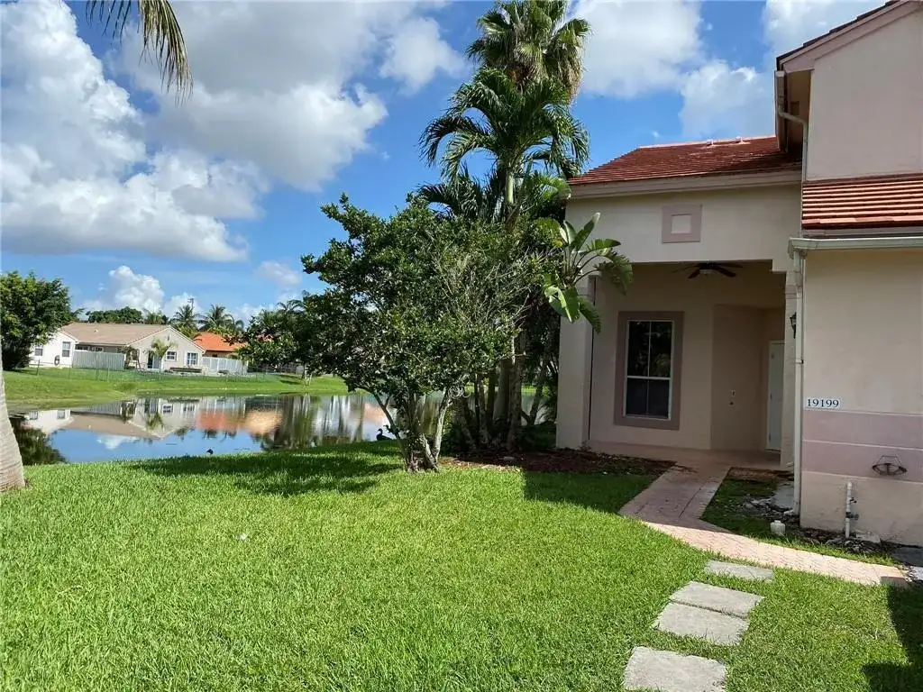 19199 NW 19th Street, Pembroke Pines FL 33029 photo 3