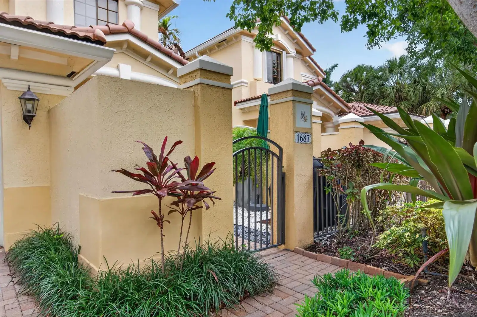 1687 Passion Vine Circle # 1687, Weston FL 33326 photo 2