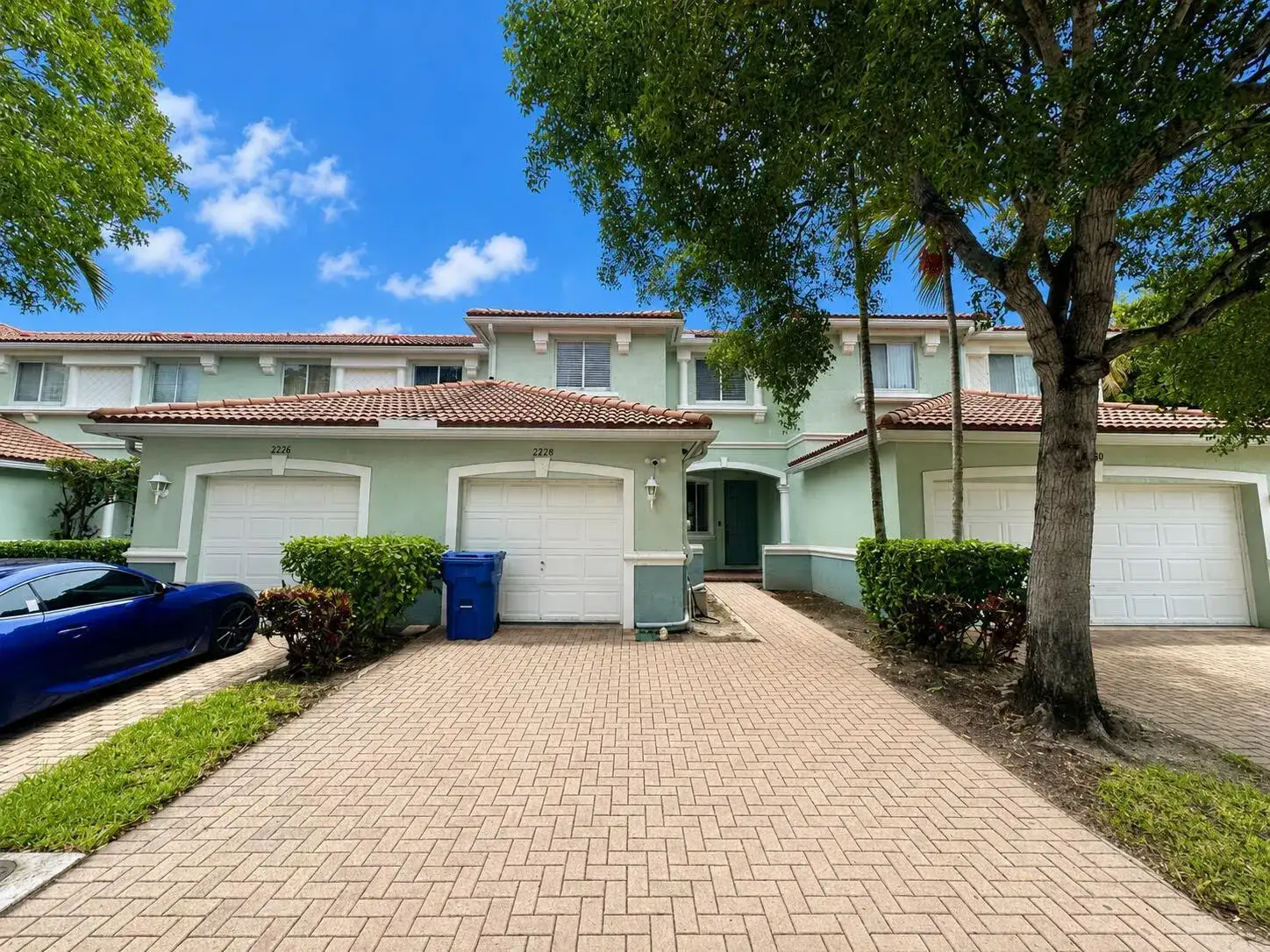 2228 Oakmont Drive, Riviera Beach FL 33404 photo 2