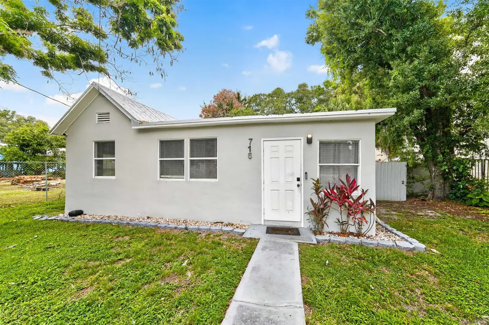 716 Citrus Avenue, Fort Pierce FL 34950 photo 2