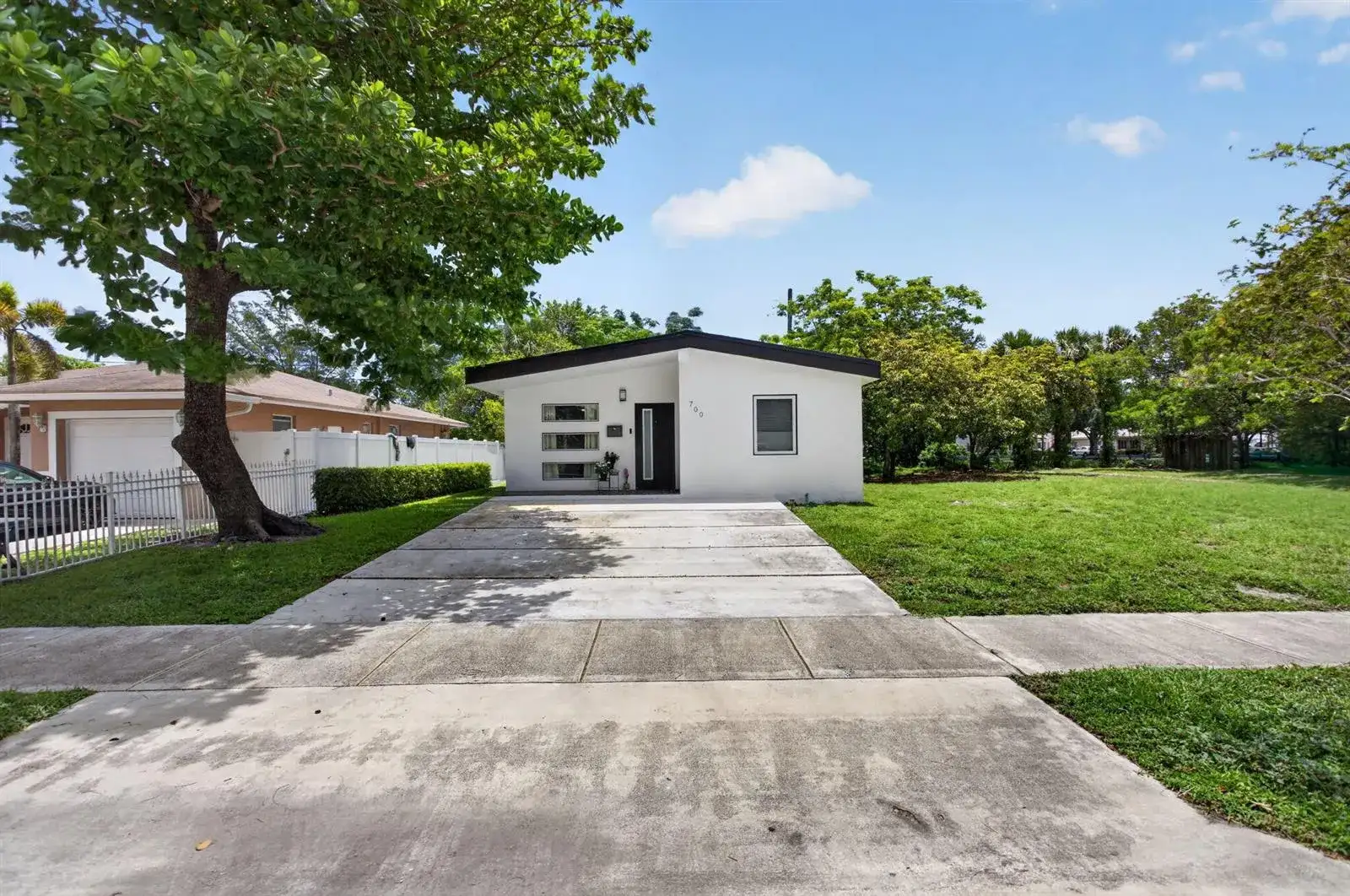 700 NW 17th Terrace, Pompano Beach FL 33069 photo 2