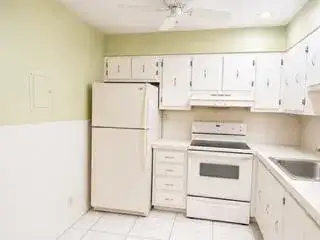 175 Flanders D, Delray Beach FL 33484 photo 5
