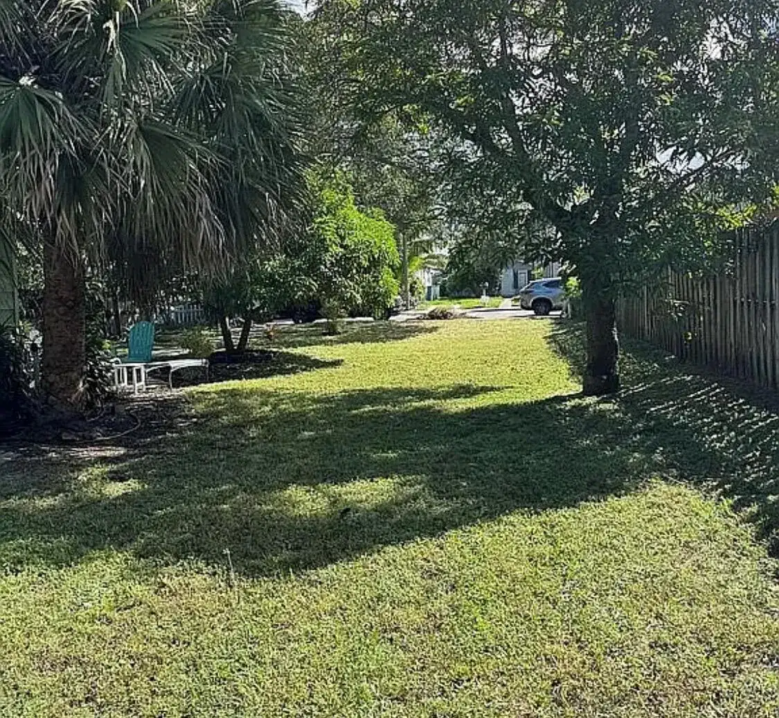 211 N E Street, FL 33460 photo 2