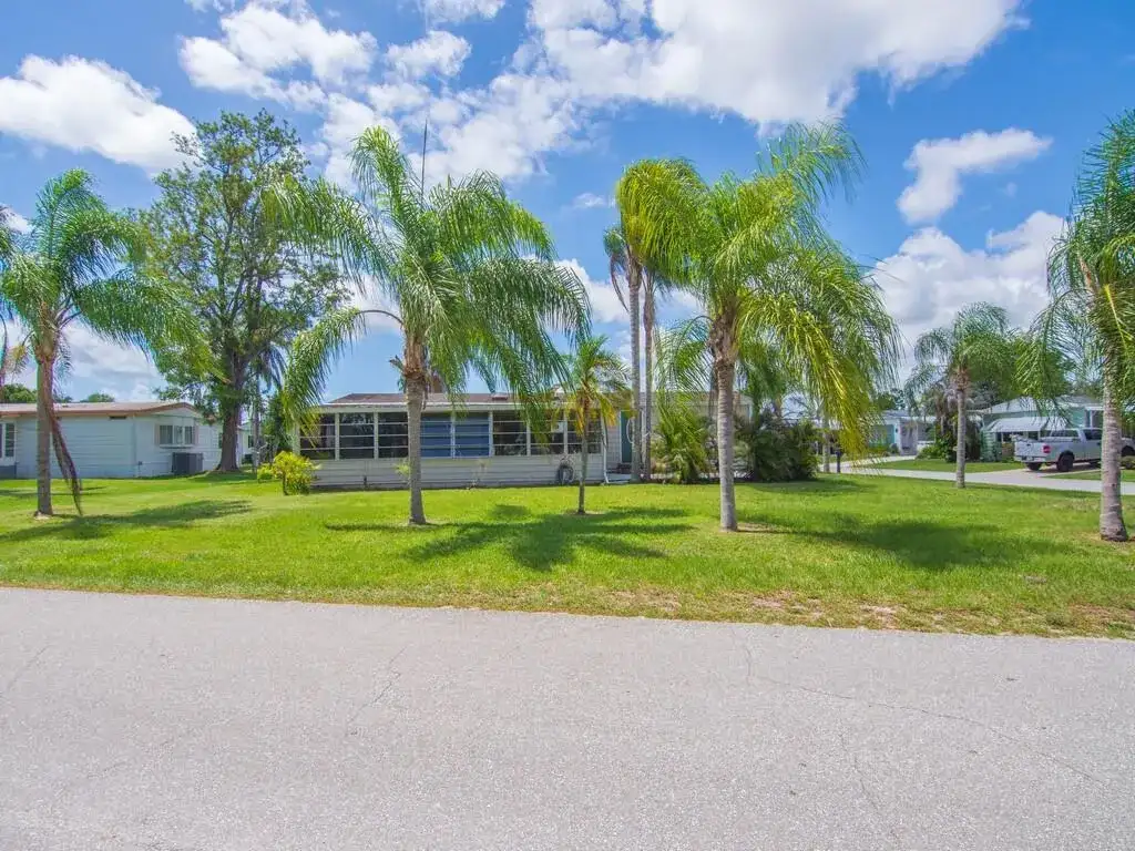 78 W Caribbean, Port St. Lucie FL 34952 photo 2