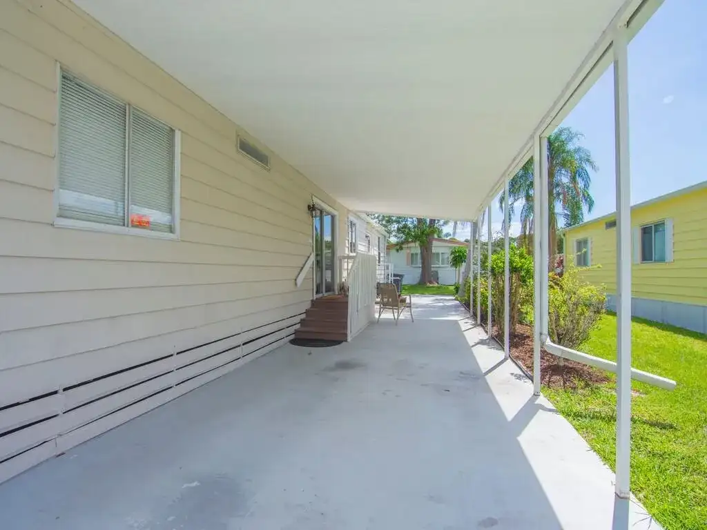 78 W Caribbean, Port St. Lucie FL 34952 photo 3